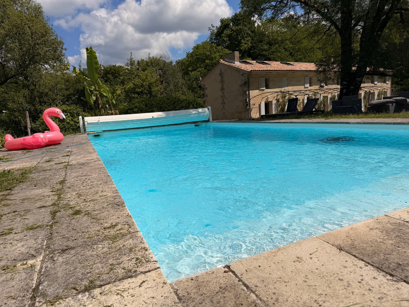 Chambre avec piscine et jacuzzi près de Bordeaux